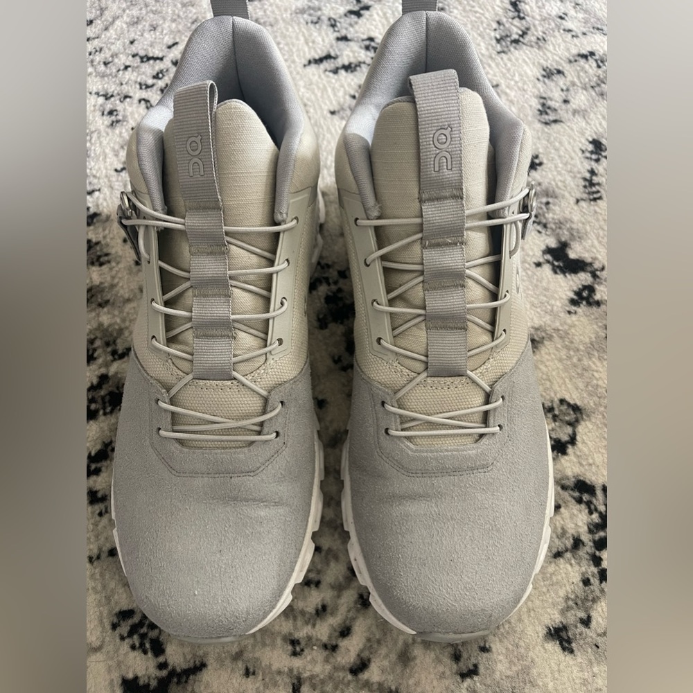 Cloud on size 9 sneakers